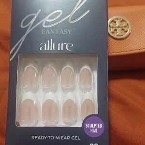 Allure Gel Fantasy Sculpted Nail Set - Nude and White